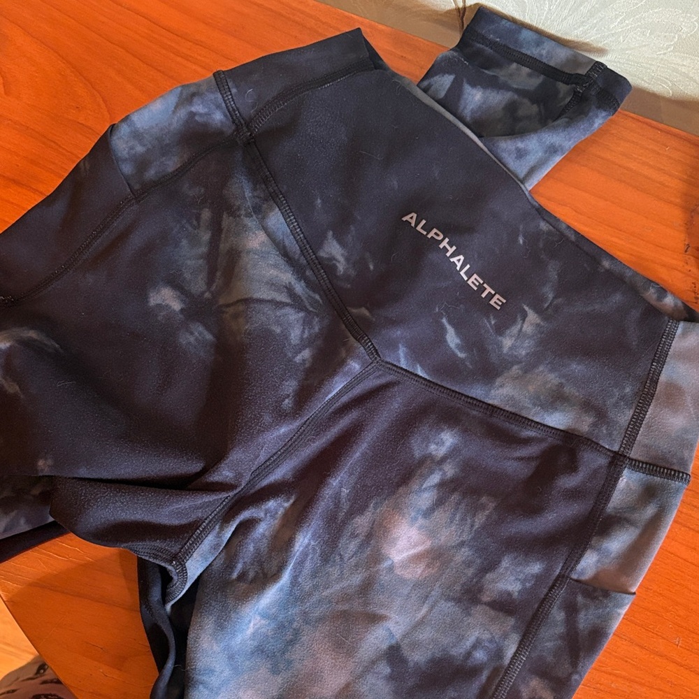 Alphalete Tie-Dye Black and Gray Leggings